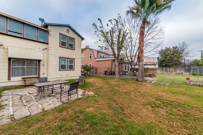 2220-2220 W Mistletoe Ave San Antonio, TX 78201 photo 4