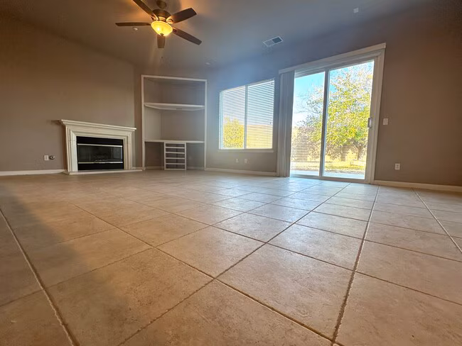 Single-Story 4 Bed, 3 Bath home in Shadow Lakes Brentwood photo 3