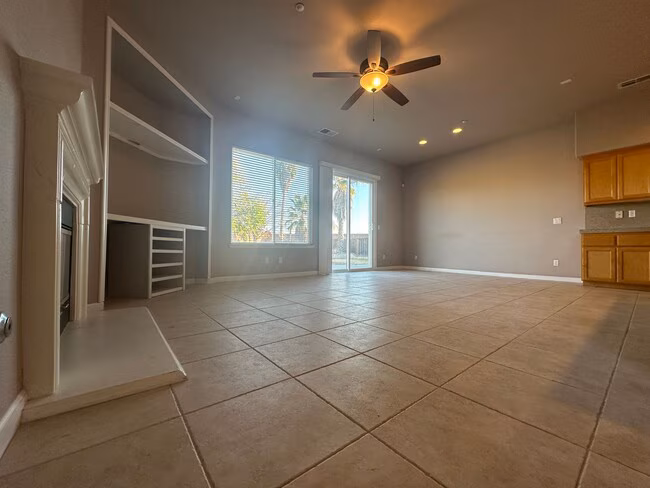 Single-Story 4 Bed, 3 Bath home in Shadow Lakes Brentwood photo 2