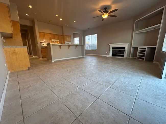 Single-Story 4 Bed, 3 Bath home in Shadow Lakes Brentwood photo 4