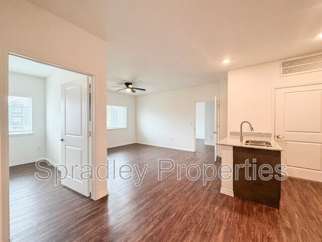 1124 W Ave O Belton, TX 76513 photo 2