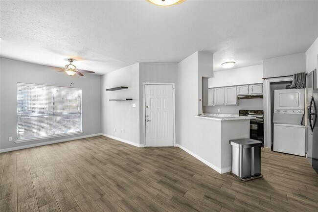 2450 Wickersham Ln Austin, TX 78741 photo 5