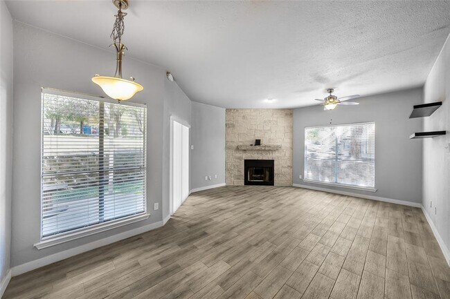 2450 Wickersham Ln Austin, TX 78741 photo 4