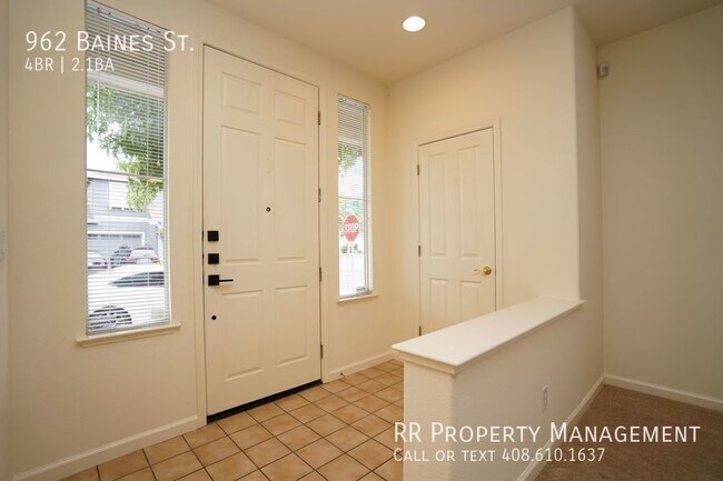 962 Baines St East Palo Alto, CA 94303 photo 4