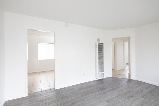 Ocean Palms Apartments photo 4