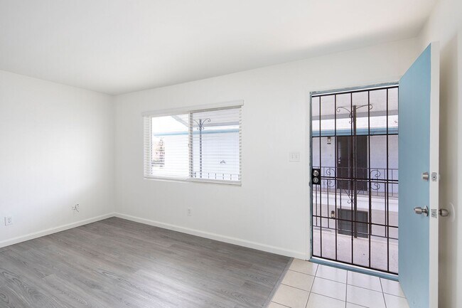 Ocean Palms Apartments photo 5