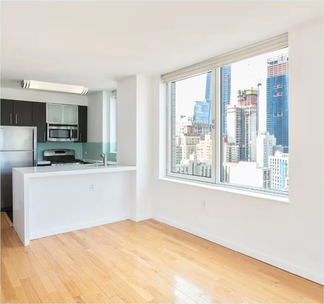 522 W 37th St New York, NY 10018 photo 3