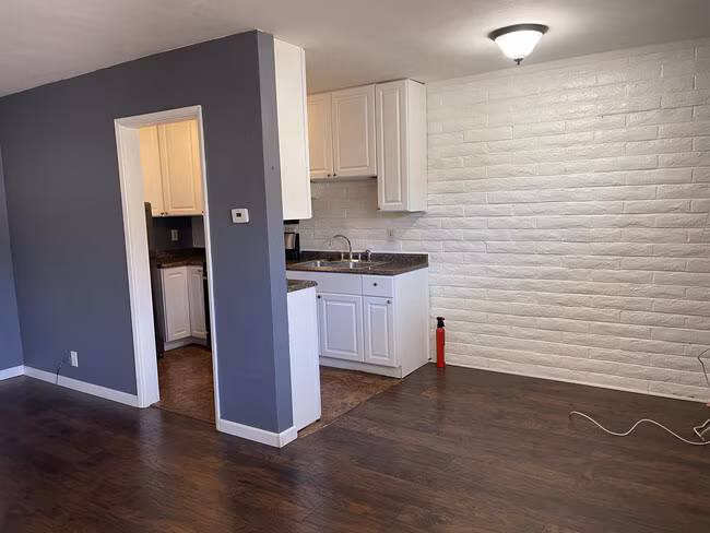 2 Bedroom Condo - La Mesa photo 2