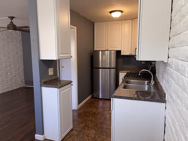 2 Bedroom Condo - La Mesa photo 3