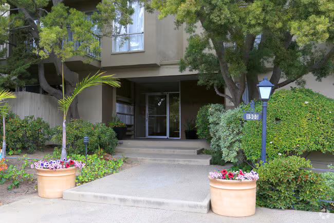 The Lamplighter Apartments photo 3