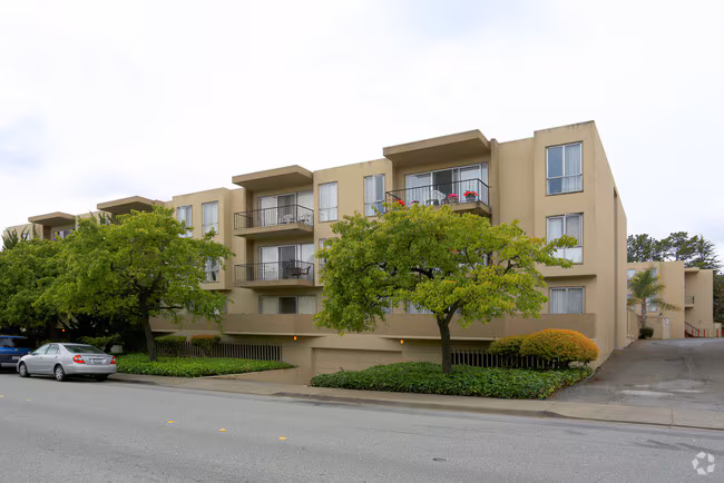 The Lamplighter Apartments photo 2