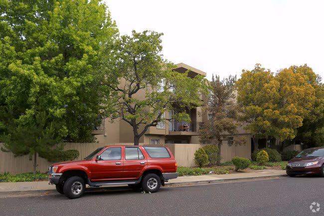 The Lamplighter Apartments photo 4