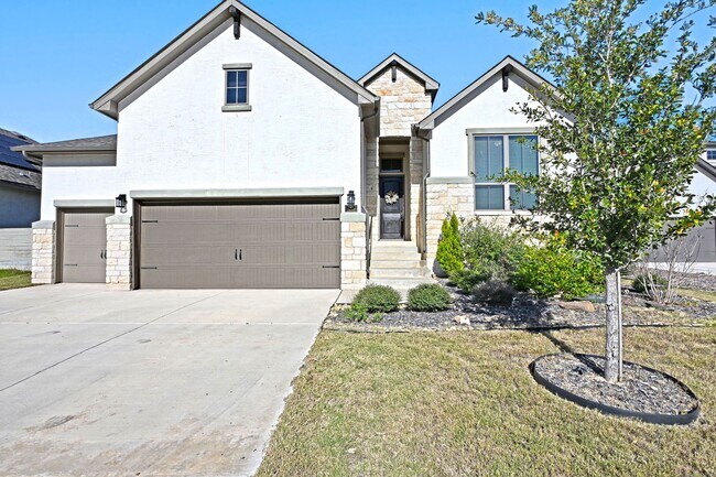 588 Vale Ct New Braunfels, TX 78132 photo 2