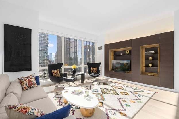 230 W 56th St New York, NY 10019 photo 4