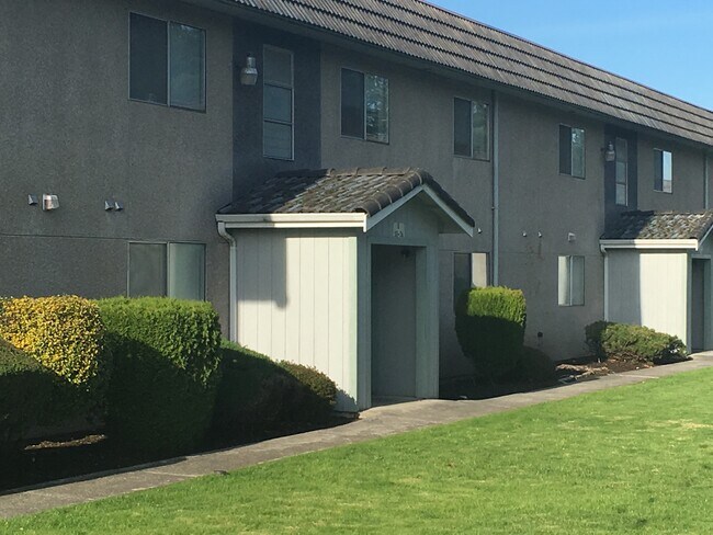 Blue Bird Apartments photo 3