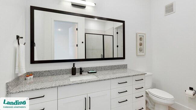 650 E Sycamore St Denton, TX 76205 photo 3