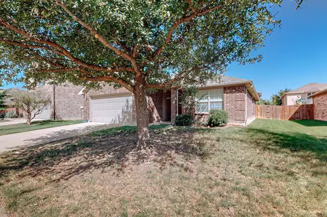 3957 Polar Brook Drive, Fort Worth, TX 76244 photo 2