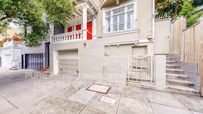 2818 Sacramento St photo 2