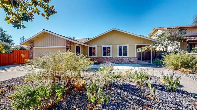 527 Lombard Ave Santa Rosa, CA 95409 photo 2