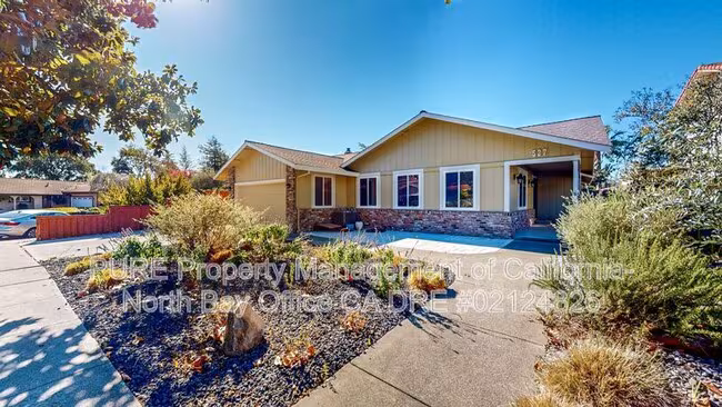527 Lombard Ave Santa Rosa, CA 95409 photo 3