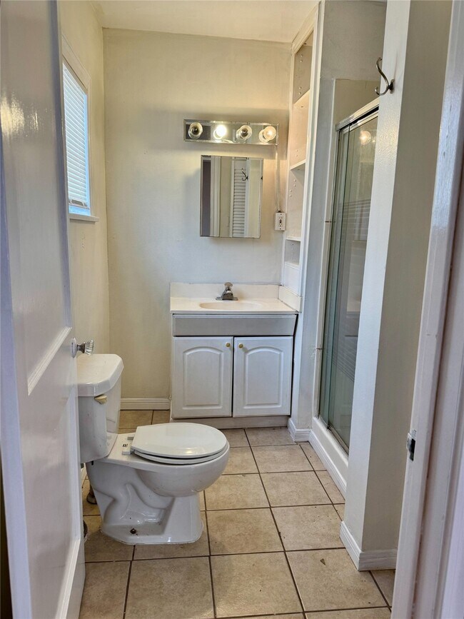 2218 1/2 Chapman Street, Houston, TX 77009 photo 5