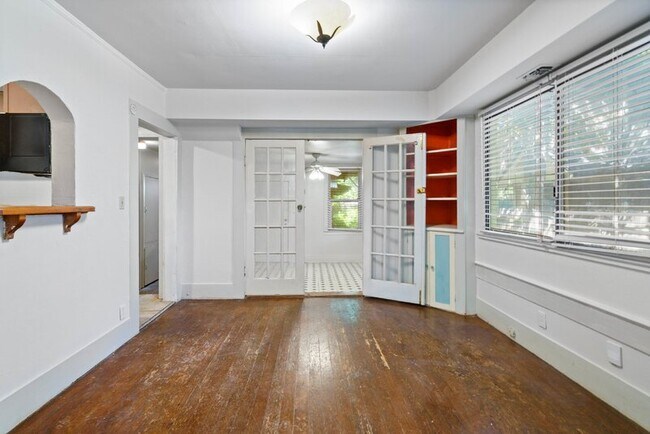 704 Franklin Blvd Austin, TX 78751 photo 5