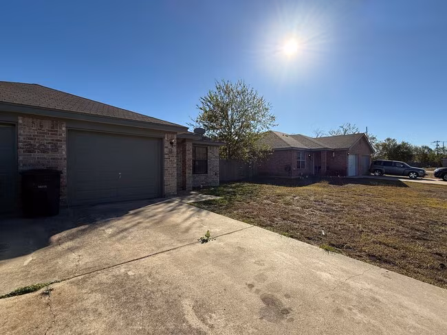 202 Castellon Ct Killeen, TX 76542 photo 2