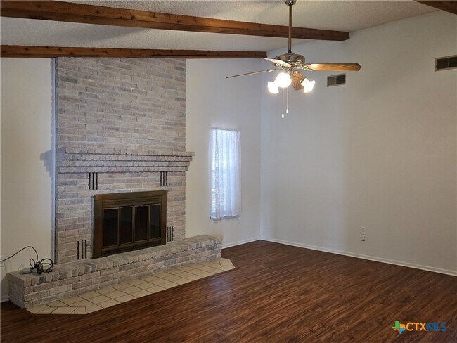 248 Hilltop Dr Seguin, TX 78155 photo 4