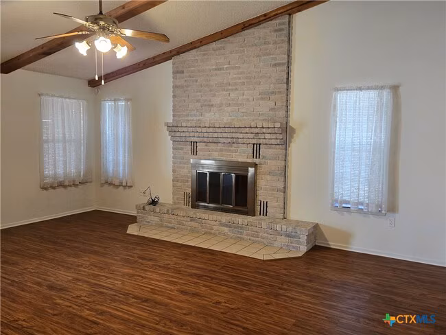 248 Hilltop Dr Seguin, TX 78155 photo 3