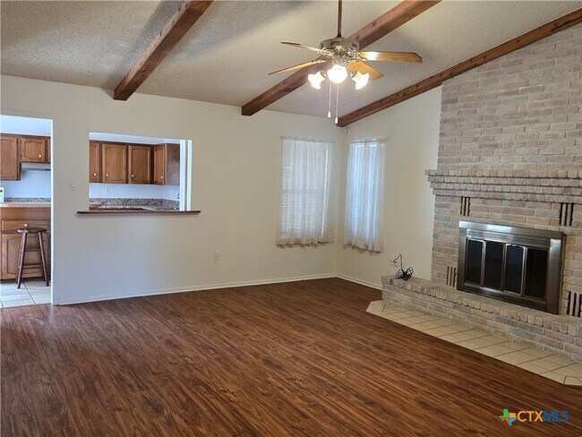 248 Hilltop Dr Seguin, TX 78155 photo 2