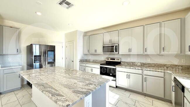 2439 W Kowalsky Ln Phoenix, AZ 85041 photo 5