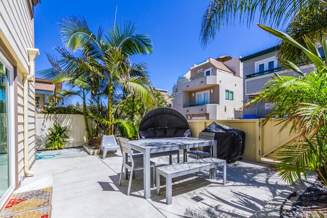 728 Jamaica Ct San Diego, CA 92109 photo 2