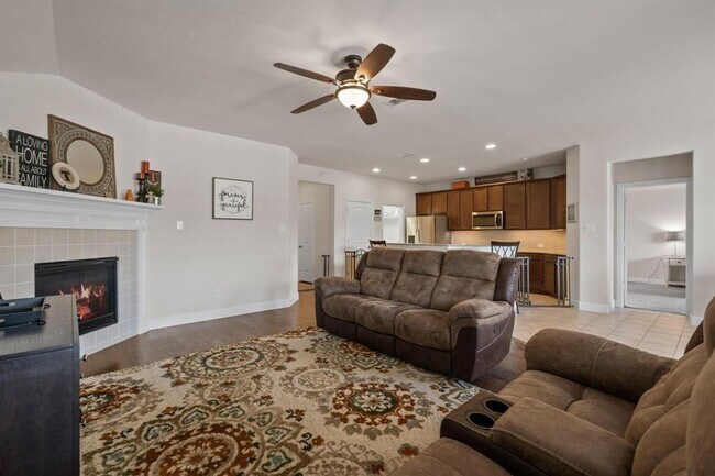 1813 Ranch Trail Rd Aubrey, TX 76227 photo 4