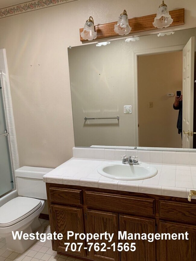 965 Eastman Ln Petaluma, CA 94952 photo 2