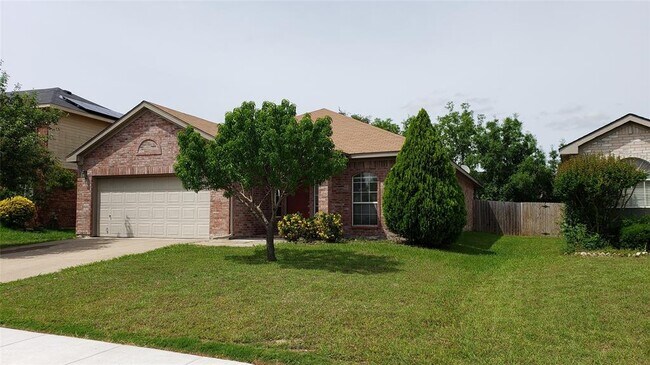2840 Earle Dr Grand Prairie, TX 75052 photo 2