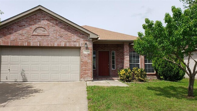 2840 Earle Dr Grand Prairie, TX 75052 photo 4