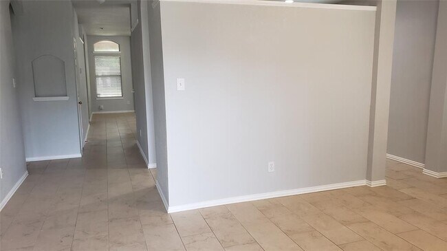 2840 Earle Dr Grand Prairie, TX 75052 photo 5