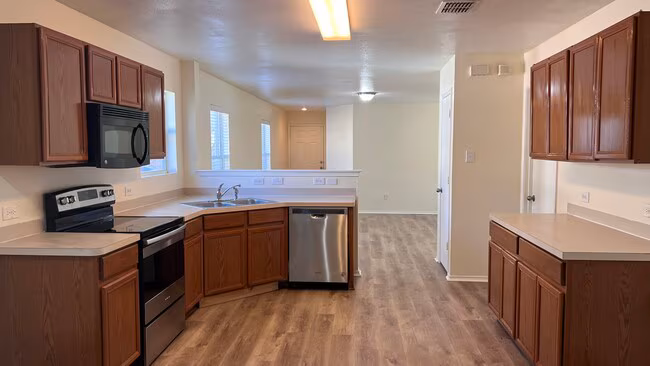 8911 Valley River Drive, Fort Worth, TX 76244 photo 3
