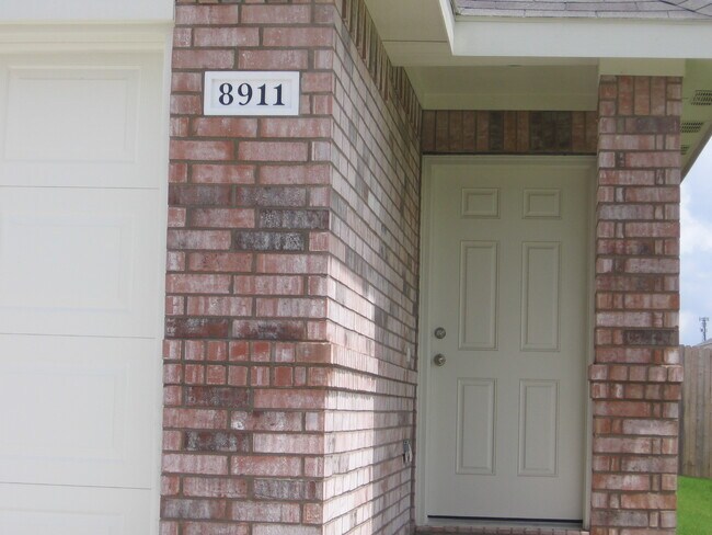 8911 Valley River Drive, Fort Worth, TX 76244 photo 2