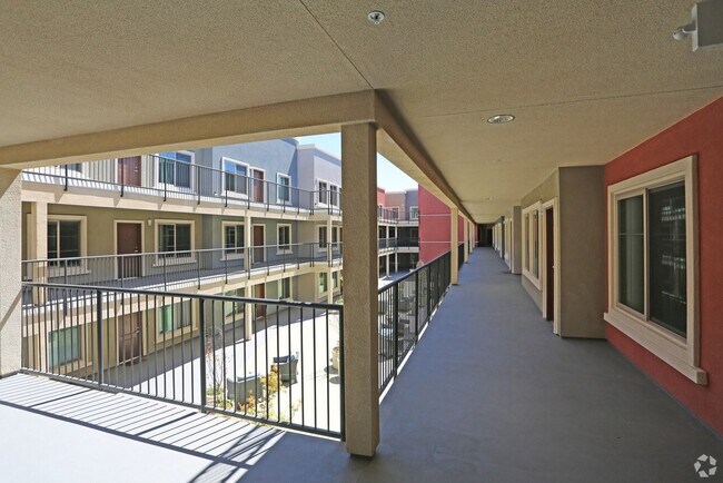 City Plaza Apartments photo 3