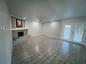 1911 Primrose Ln Arlington, TX 76014 photo 2