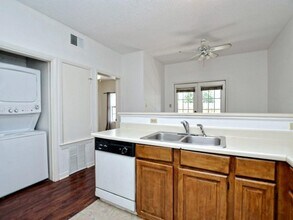 2216 San Gabriel St Austin, TX 78705 photo 4
