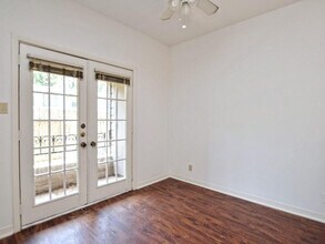 2216 San Gabriel St Austin, TX 78705 photo 3