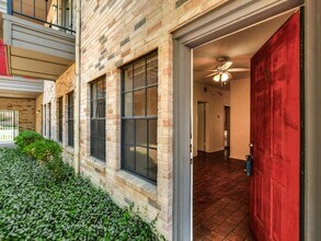 2216 San Gabriel St Austin, TX 78705 photo 2