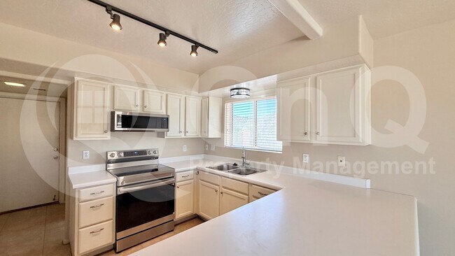 2842 E Frye Rd Phoenix, AZ 85048 photo 5