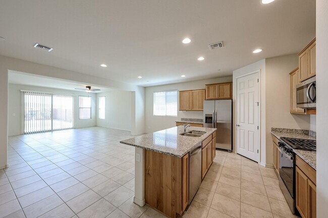 31949 N 134th Dr Peoria, AZ 85383 photo 5