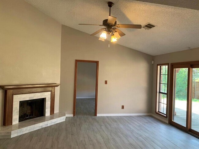 541 Goliad Dr Allen, TX 75002 photo 4