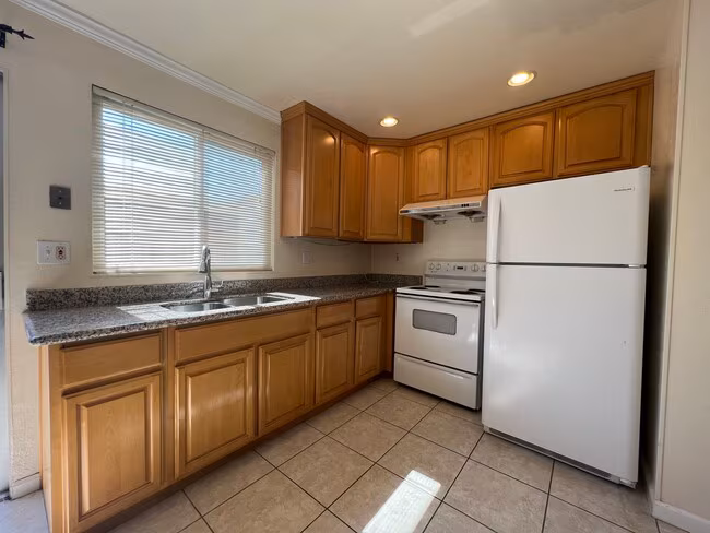 Bright Updated 2 Bedroom 1.5 Bath North San Jose Condo photo 4
