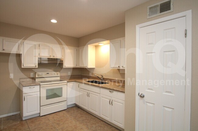 140 E Ingram St Mesa, AZ 85201 photo 2