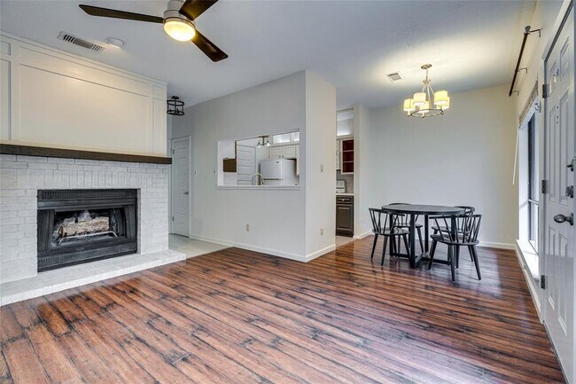 908 Poplar St Austin, TX 78705 photo 5